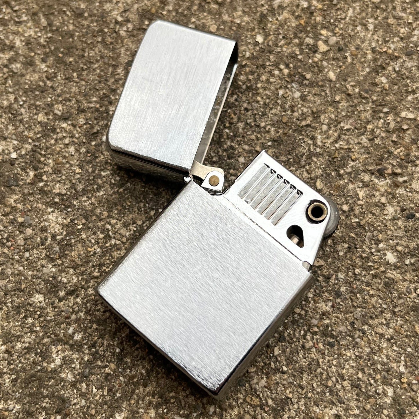 Vintage Ronson windproof flip lighter.