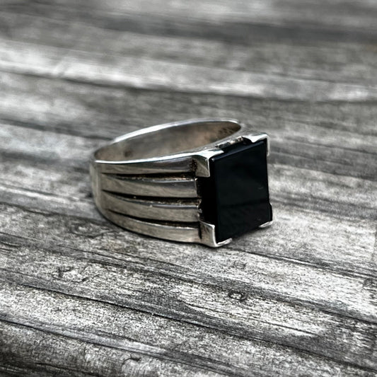 Vintage sterling silver black agate signet ring. Size 11.5
