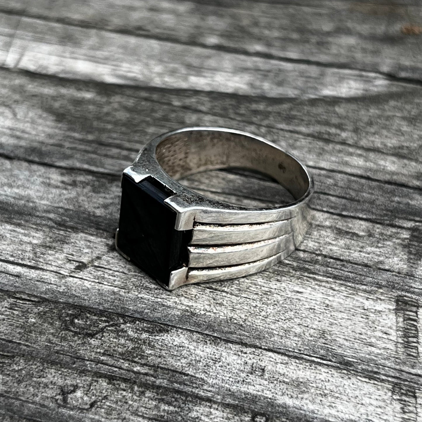 Vintage sterling silver black agate signet ring. Size 11.5