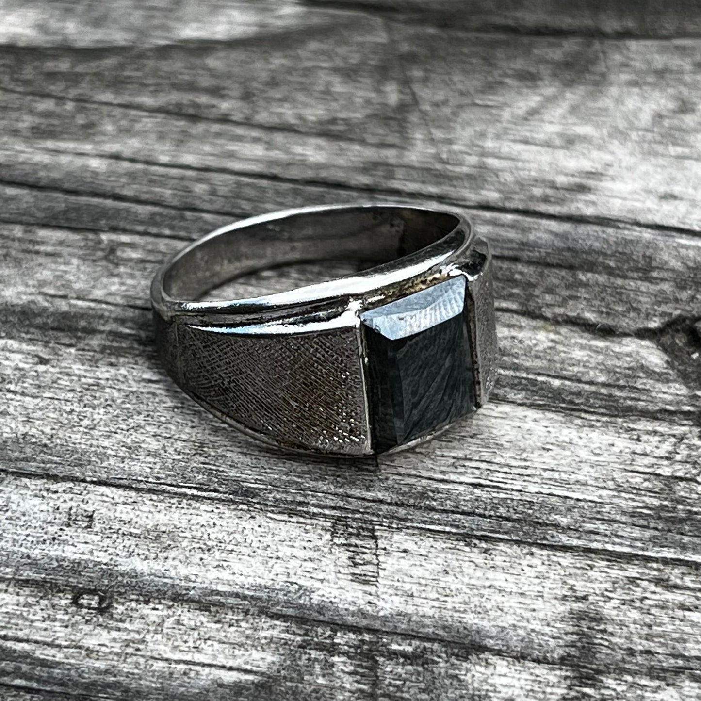Vintage Sterling silver hematite signet ring. size 10.