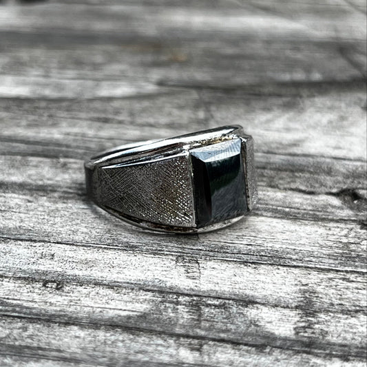 Vintage Sterling silver hematite signet ring. size 10.