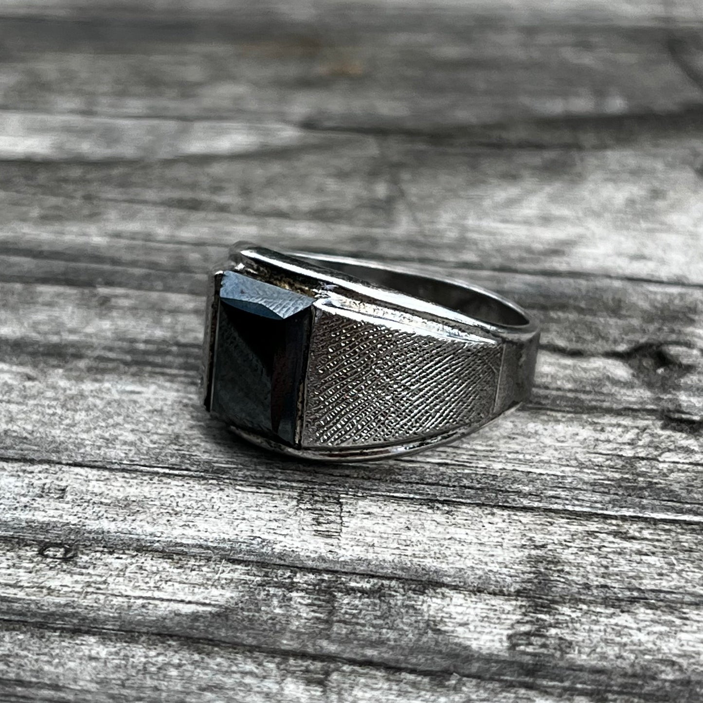 Vintage Sterling silver hematite signet ring. size 10.