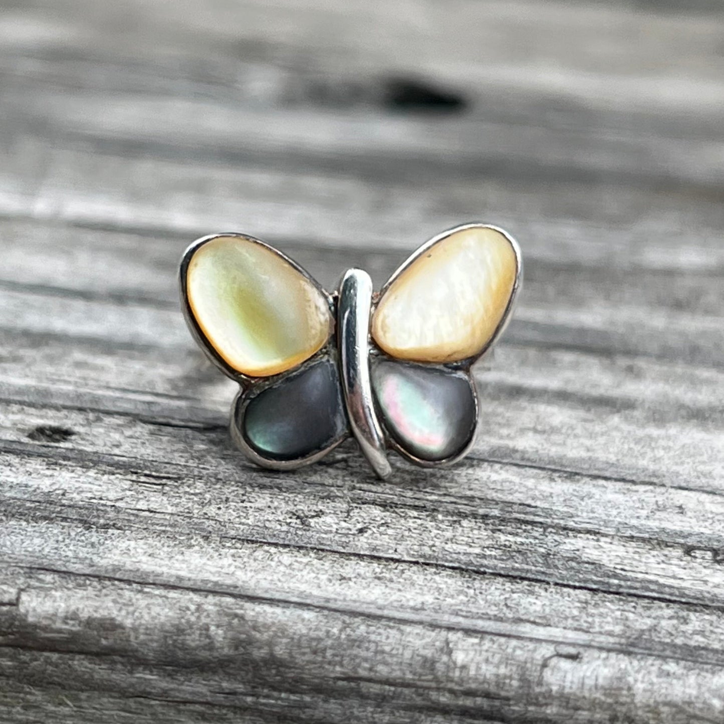 Vintage Sterling silver mother of pearl butterfly ring. Size 7.