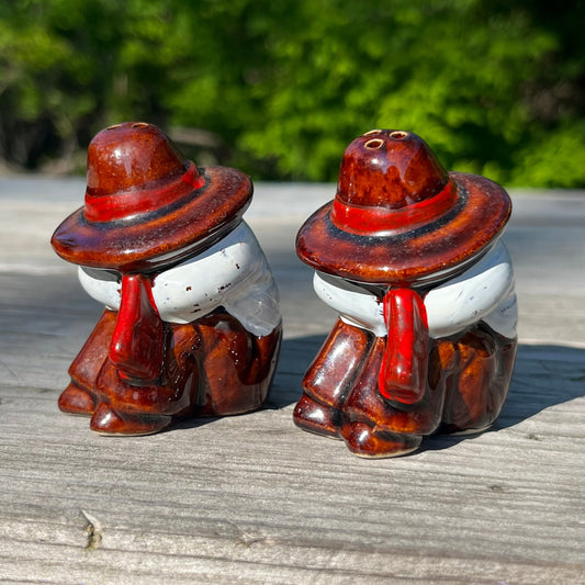 Vintage sleepy sombrero salt n' pepper shakers.