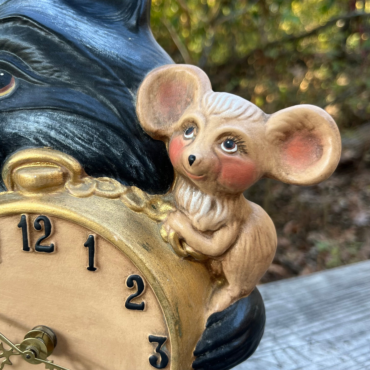 Vintage Holland Mold racoon clock.